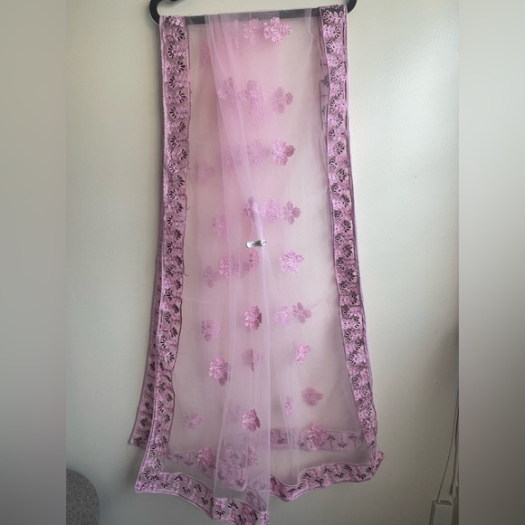 Indian/Bengali Lehenga Choli/Blouse in Baby Pink - Picture 5 of 7